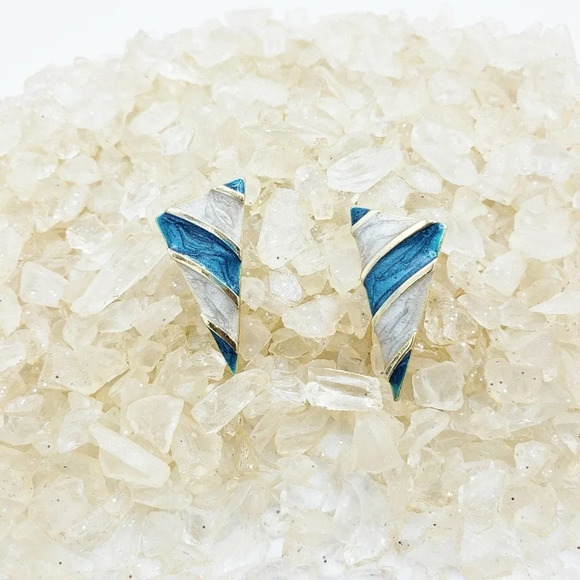 70s Triangle Earrings / Rich Lacquer Color / Pierced - Picture 2 of 4